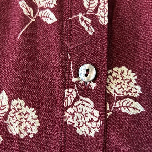 New Olivaceous Burgundy Floral Romper Flutter Sleeves Size Medium Tie Waist NWT - Picture 2 of 8